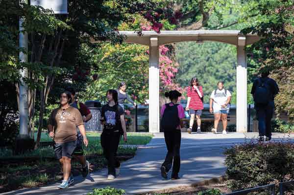 ksu students walking on campus