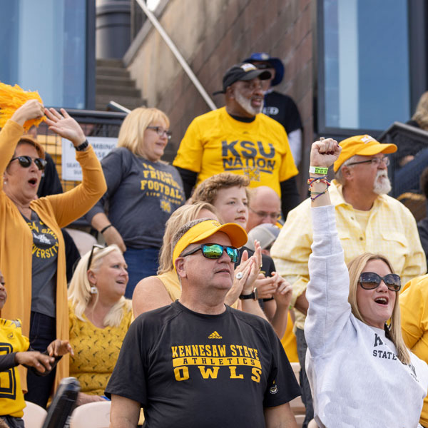 ksu fans cheering at football game