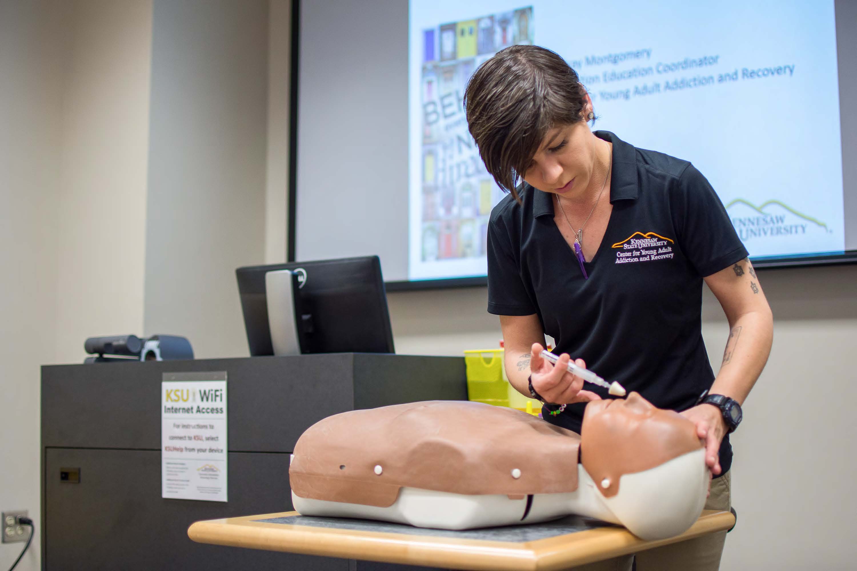Lindsay performing Naloxone training