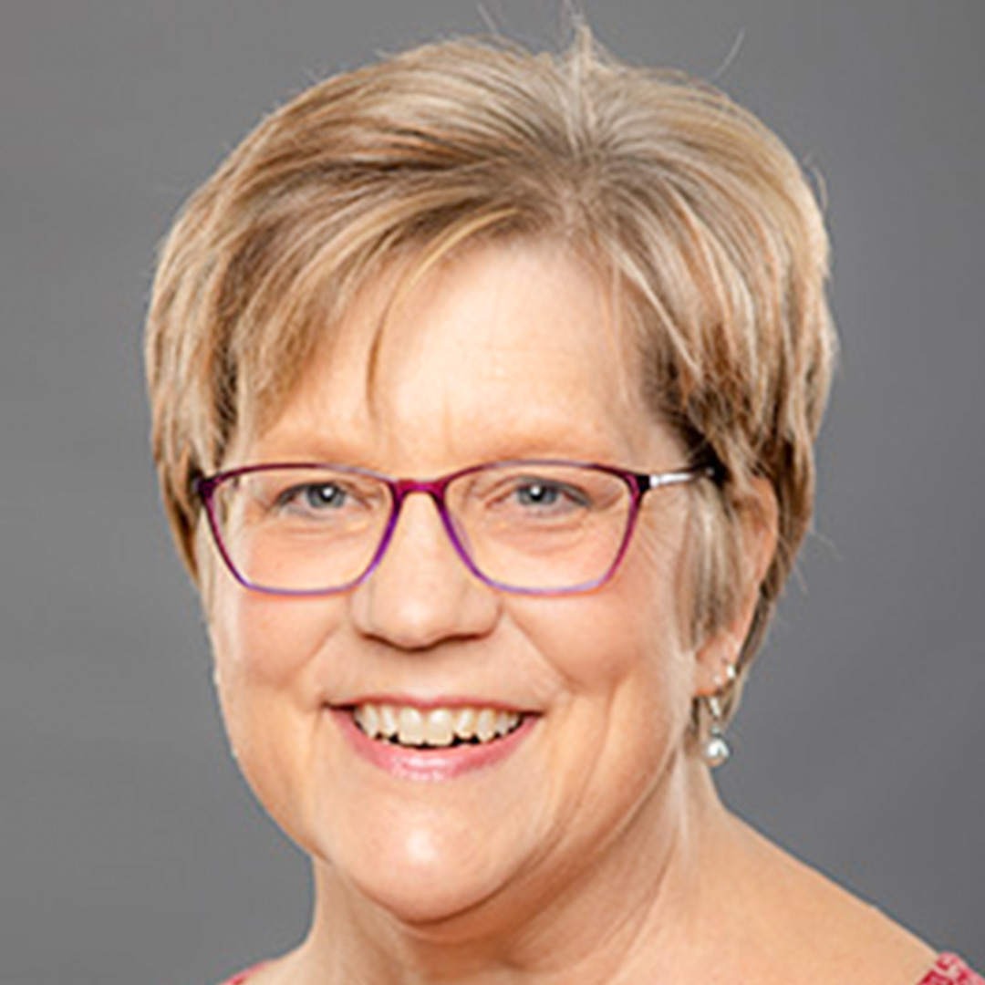 Leslie headshot