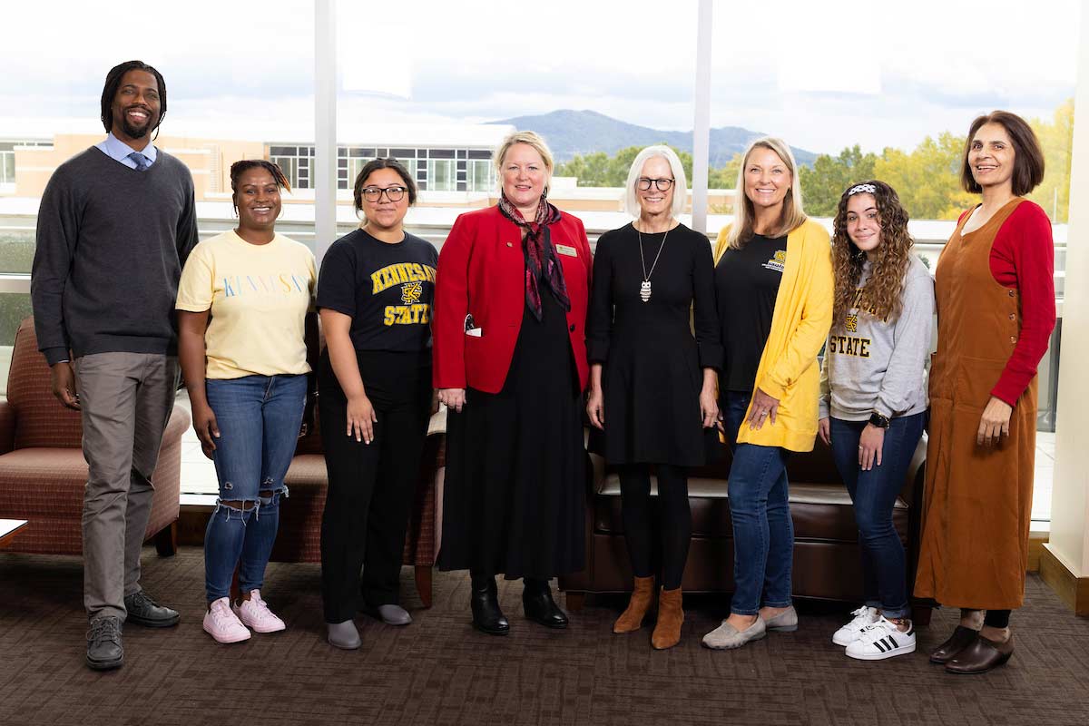 professors posing with students