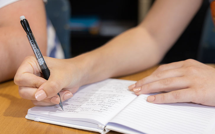 A KSU Student attending a writing center workshop
